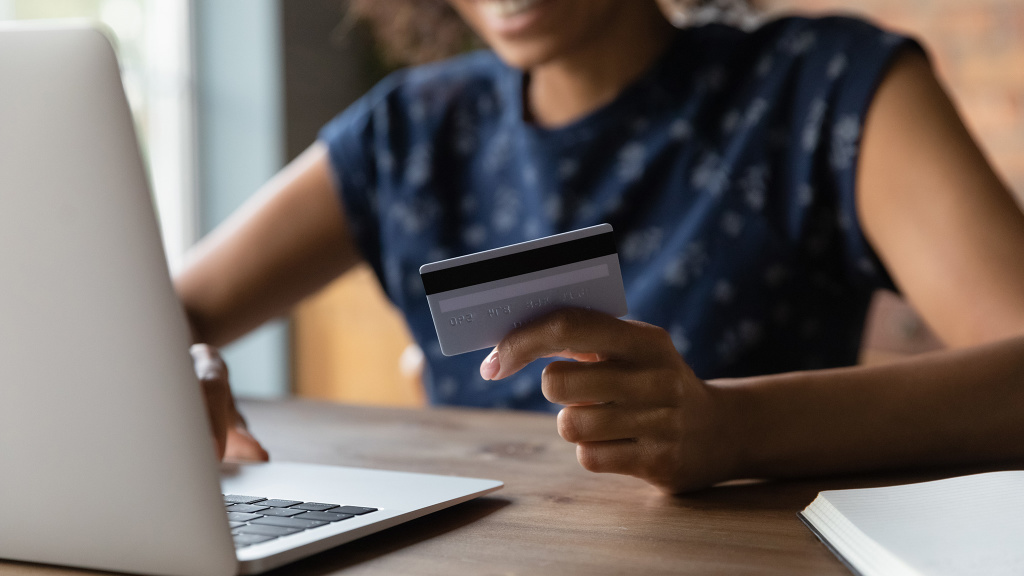 Visa zahlt bis zu 10 Euro für Online-Käufe zurück