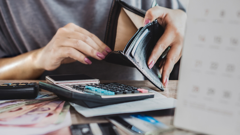 Finanzen: Sparkassen-Studie schlägt Alarm Immer mehr Menschen blicken am Ende des Monats in ein leeres Portemonnaie.
