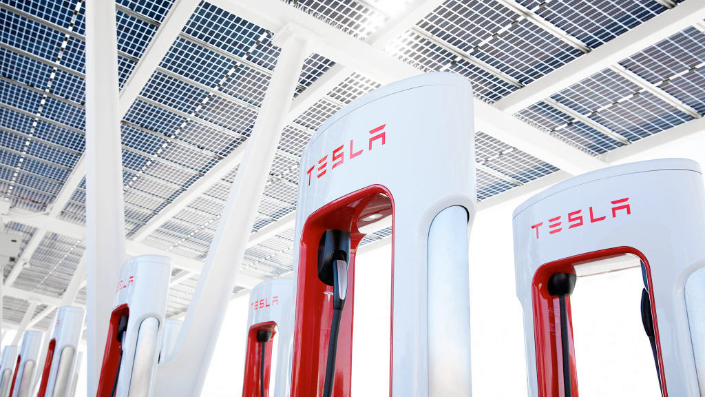 Illegale Ladesäulen: Tesla muss Supercharger umbauen