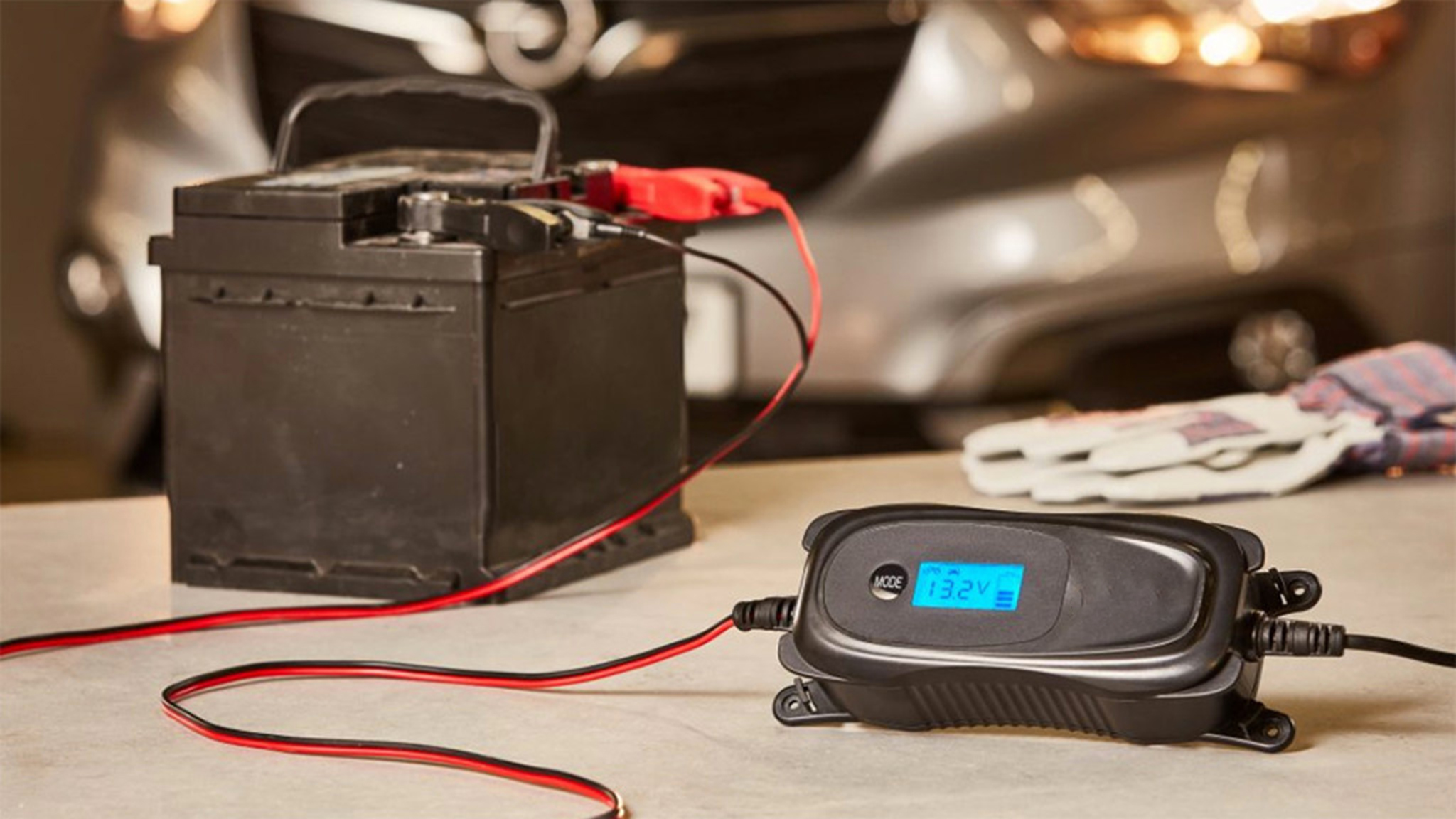Autobatterien Ladegerät für alle Autos und Fahrzeugen