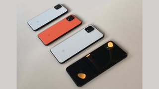 Pixel 4 in Weiß, Orange und Schwarz