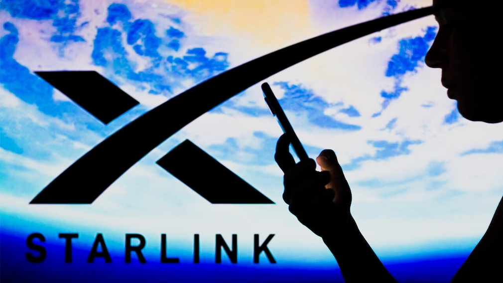 StarLink: Bald Satelliten-Internet für die Nutzung während der Fahrt Der Satelliten-Internetdienst StarLink von Elon Musk erweitert sein Angebot. Darauf dürfen Sie sich ab Dezember freuen!