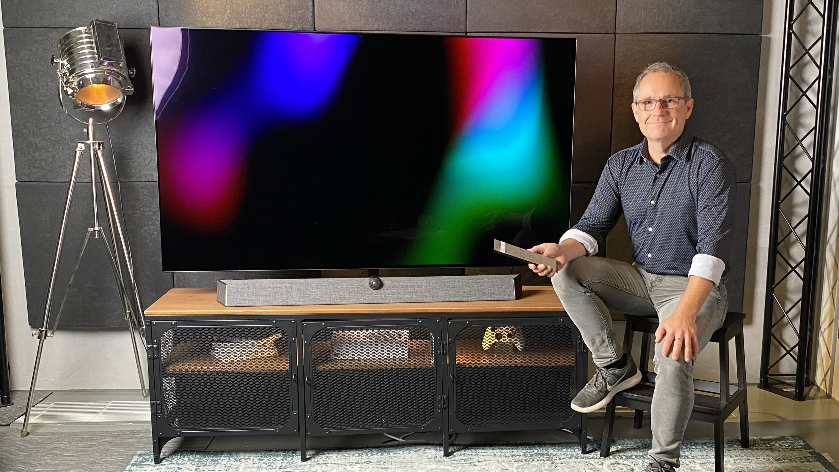 Philips OLED937 im Test: Der Top-Fernseher ist größer, heller & besser -  COMPUTER BILD