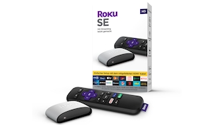 Ein Roku-SE-Streaming-Player liegt vor der Verkaufsverpackung