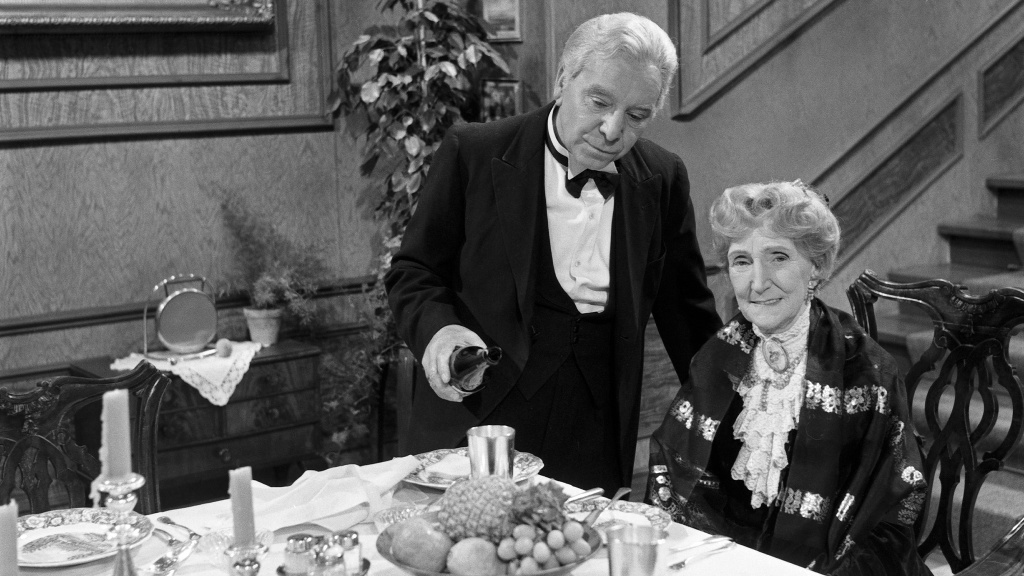 Silvester-Klassiker: Wann läuft Dinner for One im Fernsehen?
