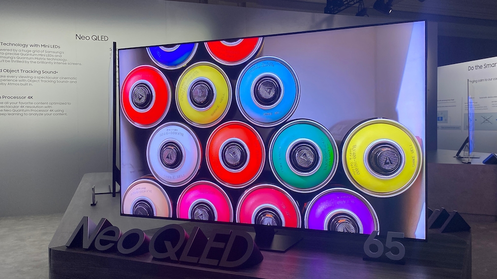 Samsung QN90C: Farbstarker QLED-Fernseher mit hohem Kontrast und 120 Hertz.