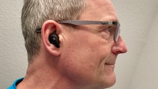 Sennheiser Conversation Clear Pro im Test: Die In-Ear-Kopfhörer erleichtern nebenbei Gespräche in lauter Umgebung.