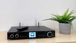 Hama DIT2105SBTX im Test: Der Digital-HiFi-Tuner erweitert Stereo-Anlagen um DAB+, Spotify, Internetradio und Podcasts.