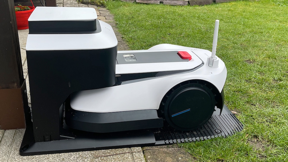 Ecovacs Goat G1, Mähroboter ohne Draht, Test, Infos, Preis COMPUTER BILD