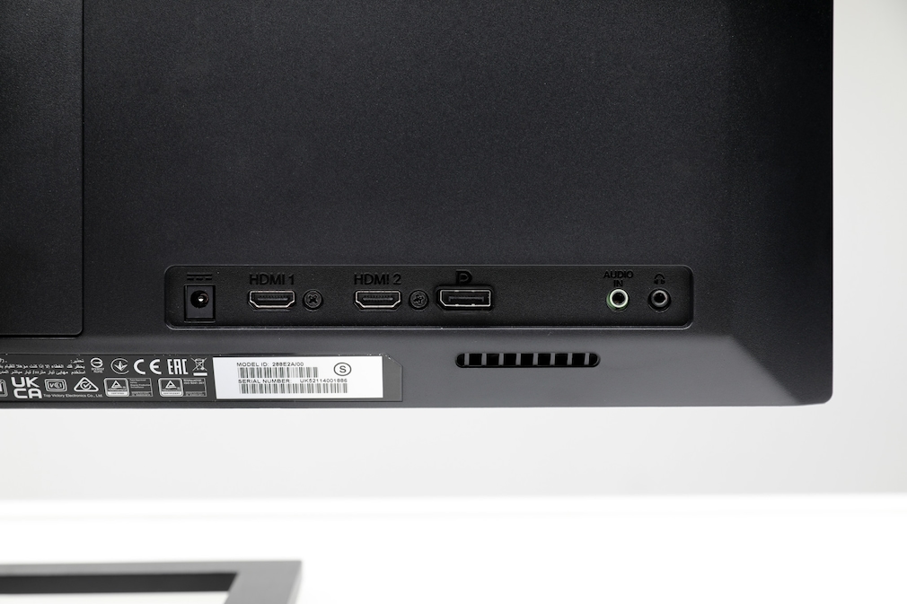 Philips E-Line 288E2A: Das beste Bild zum kleinsten Preis Mit zweifach HDMI und DisplayPort ist der Monitor gut ausgestattet. Neben dem Audioausgang gibt es sogar einen Audioeingang. 