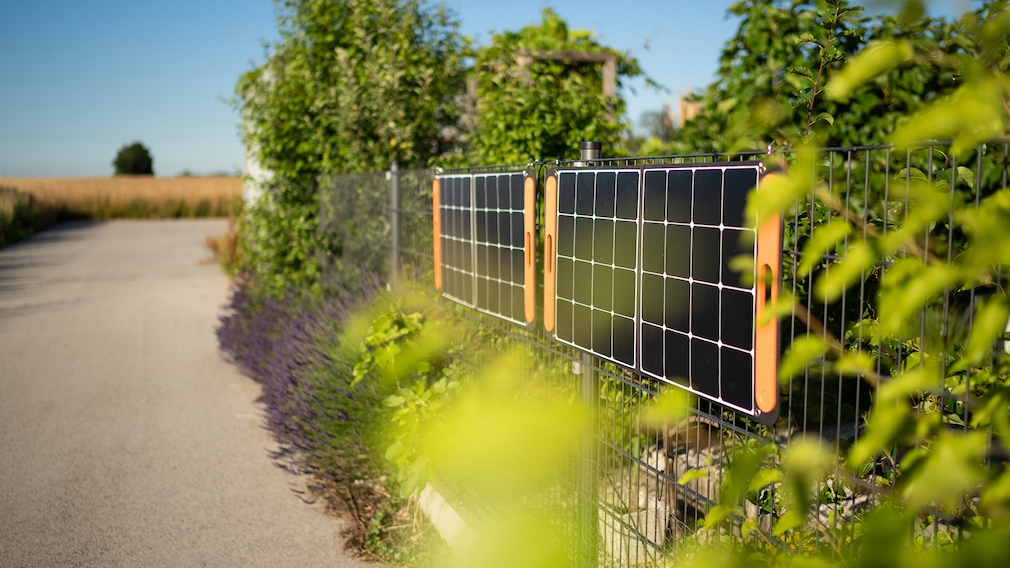 ZaunPV Solaranlage für den Gartenzaun GreenAkku stellt vor COMPUTER