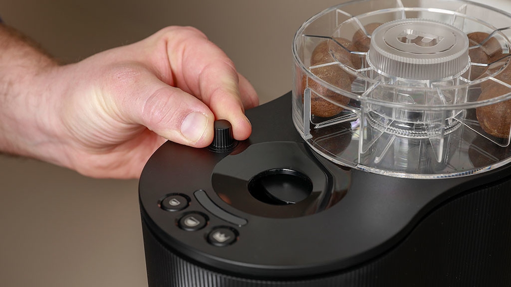 CoffeeB Globe Kaffeemaschine Test Einwurf