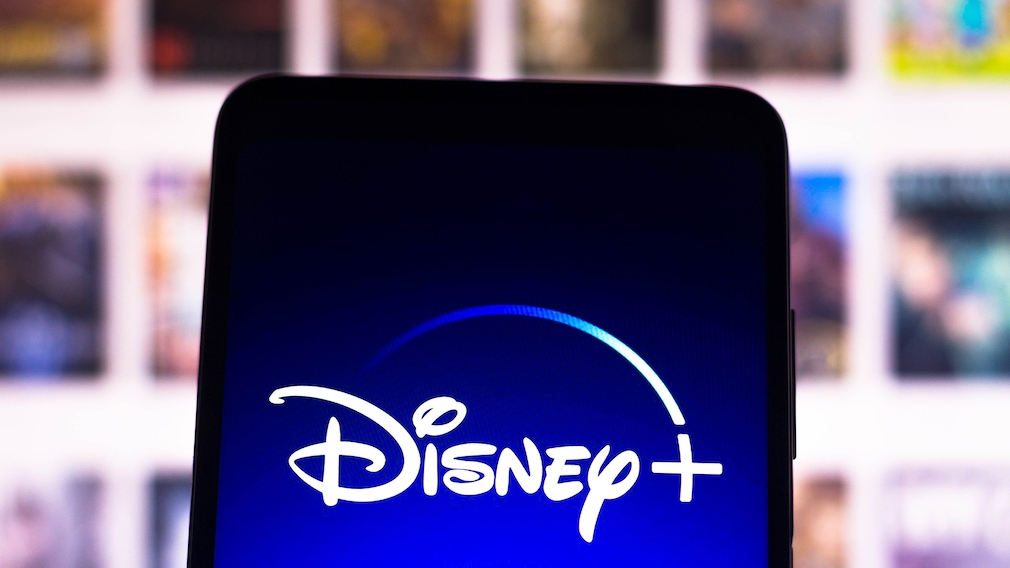Handy mit Disney-Plus-Logo