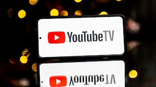 Handy mit YouTube-Logo