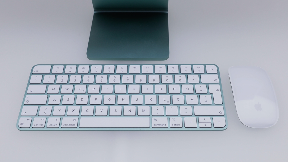 Apple iMac 24 Zoll 2021 M1 Tastatur und Maus