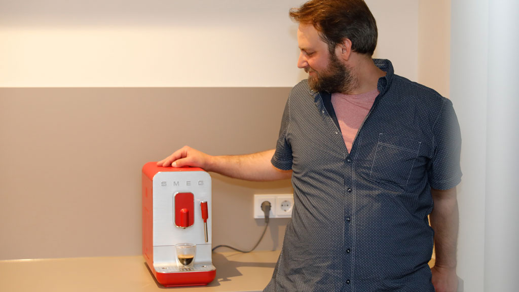 Smeg BCC02 im Test: Kaffeevollautomat im Retro-Look