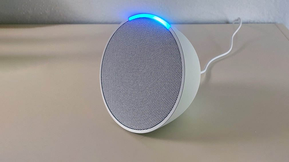 Amazon Echo Pop im Test: Mit dem kleinen Lautsprecher kommt Alexa ins Haus
