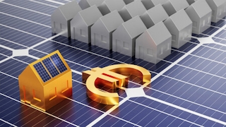Solarkredit: PV-Anlage mit KfW-Bank, Ratenkredit, Immobiliendarlehen finanzieren Der Einbau einer Photovoltaik-Anlage lässt sich mit verschiedenen Krediten finanzieren. Welcher Solarkredit bietet unter welchen Voraussetzungen die besten Konditionen?  
