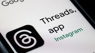 Ein Bildschirm zeigt die Threads-App von Instagram.