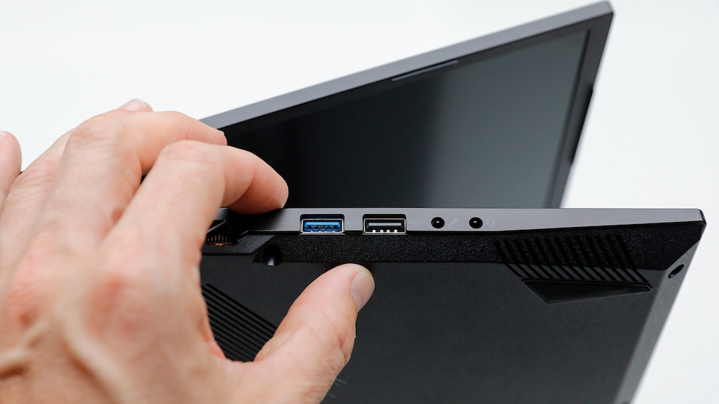 Medion Erazer Crawler E30 im Test GamingNotebook für 800 Euro! COMPUTER BILD