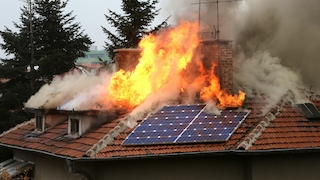 Brennende Solaranlage