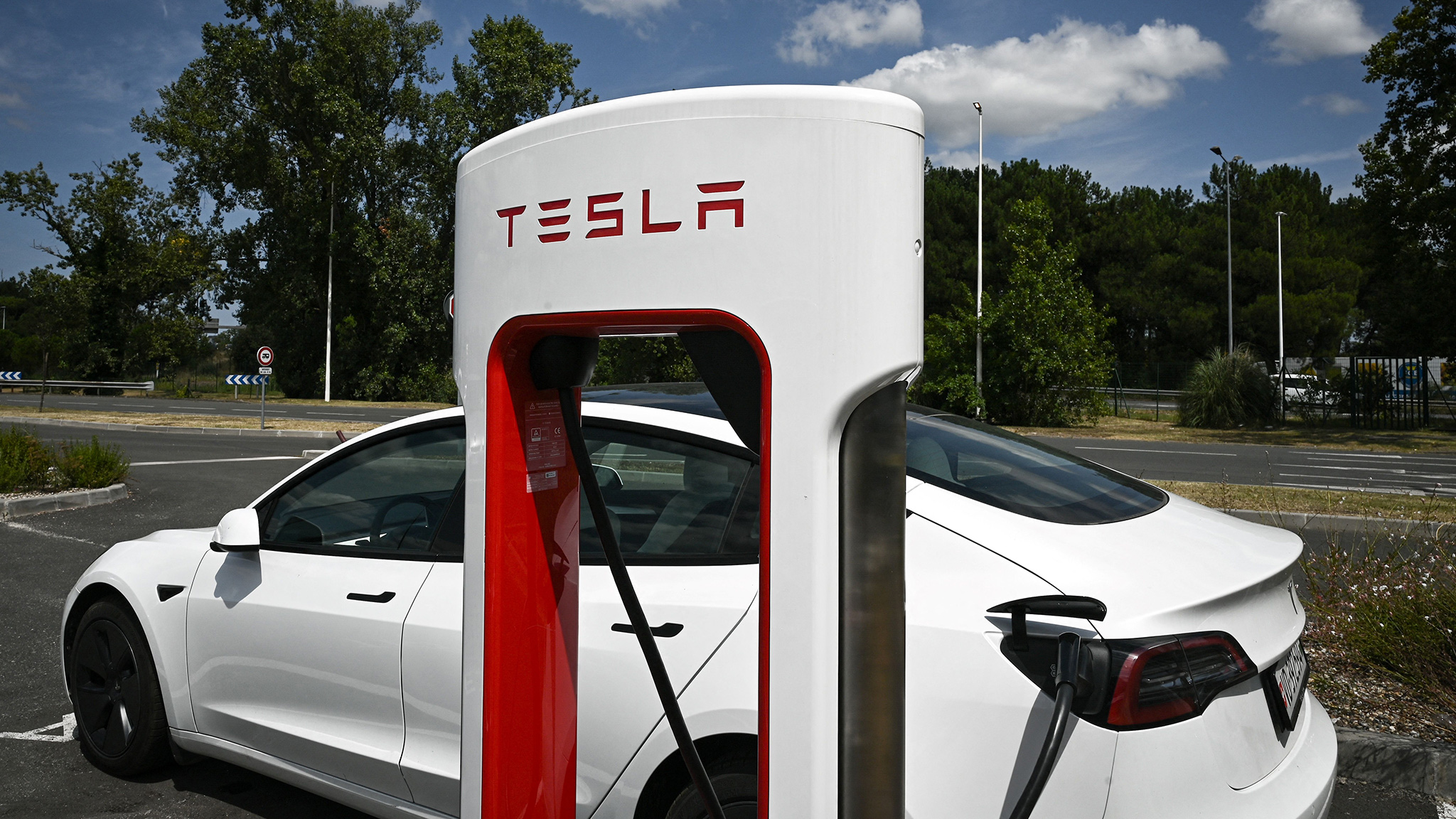 Tesla Neue V4Supercharger bringen deutlich mehr Leistung COMPUTER BILD