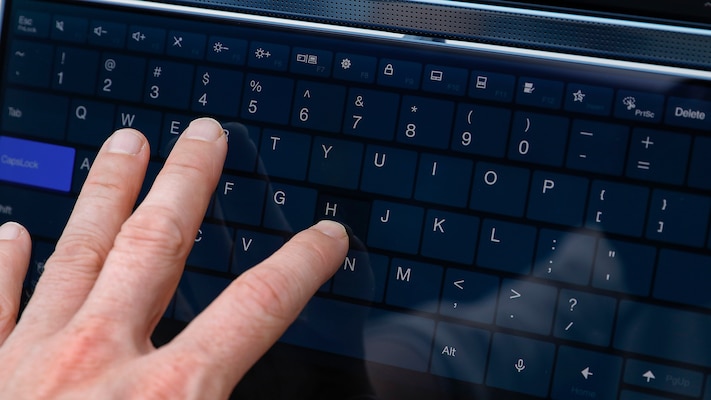 Lenovo Yoga Book 9i im Test: Klappen statt falten!