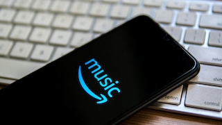 Handy mit Logo von Amazon Music Unlimited