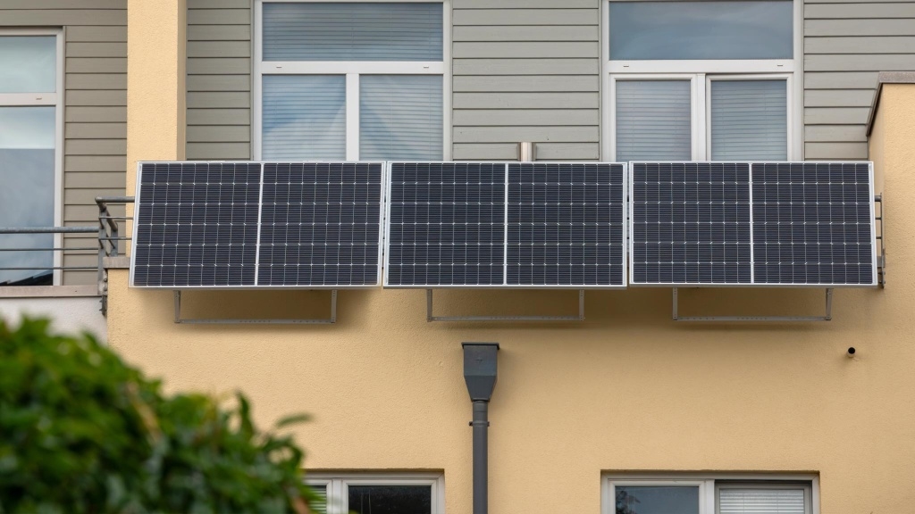 Balkonkraftwerk mit 2000 Watt betreiben: So gelingt es sicher
