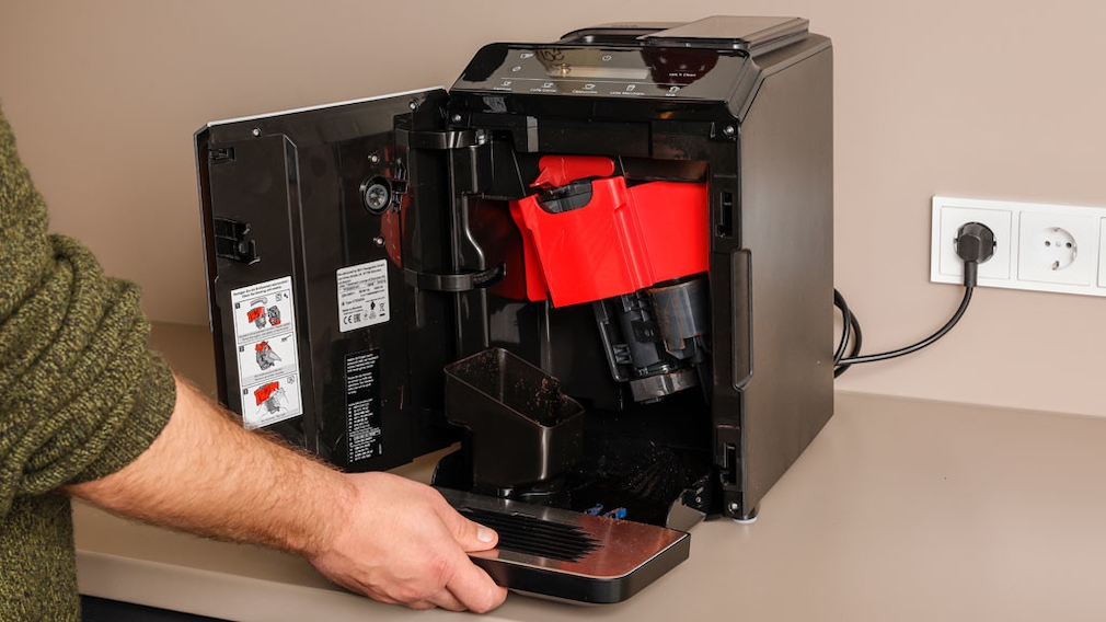 Test: Top-Milchdüse mit Kaffeevollautomat EQ 300 COMPUTER - im BILD Siemens