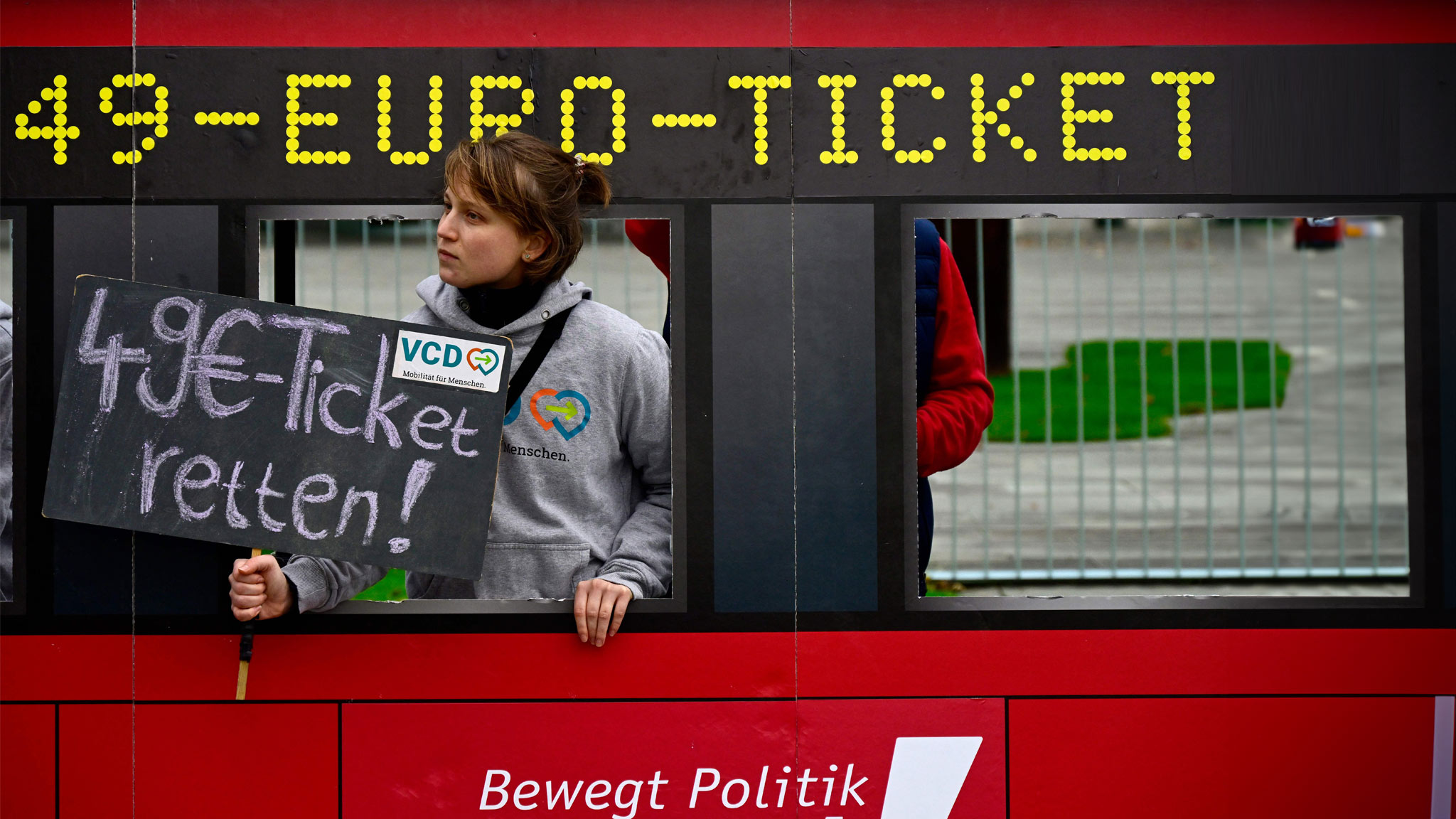 Deutschlandticket Verbraucherzentralen warnen vor Preiserhöhung