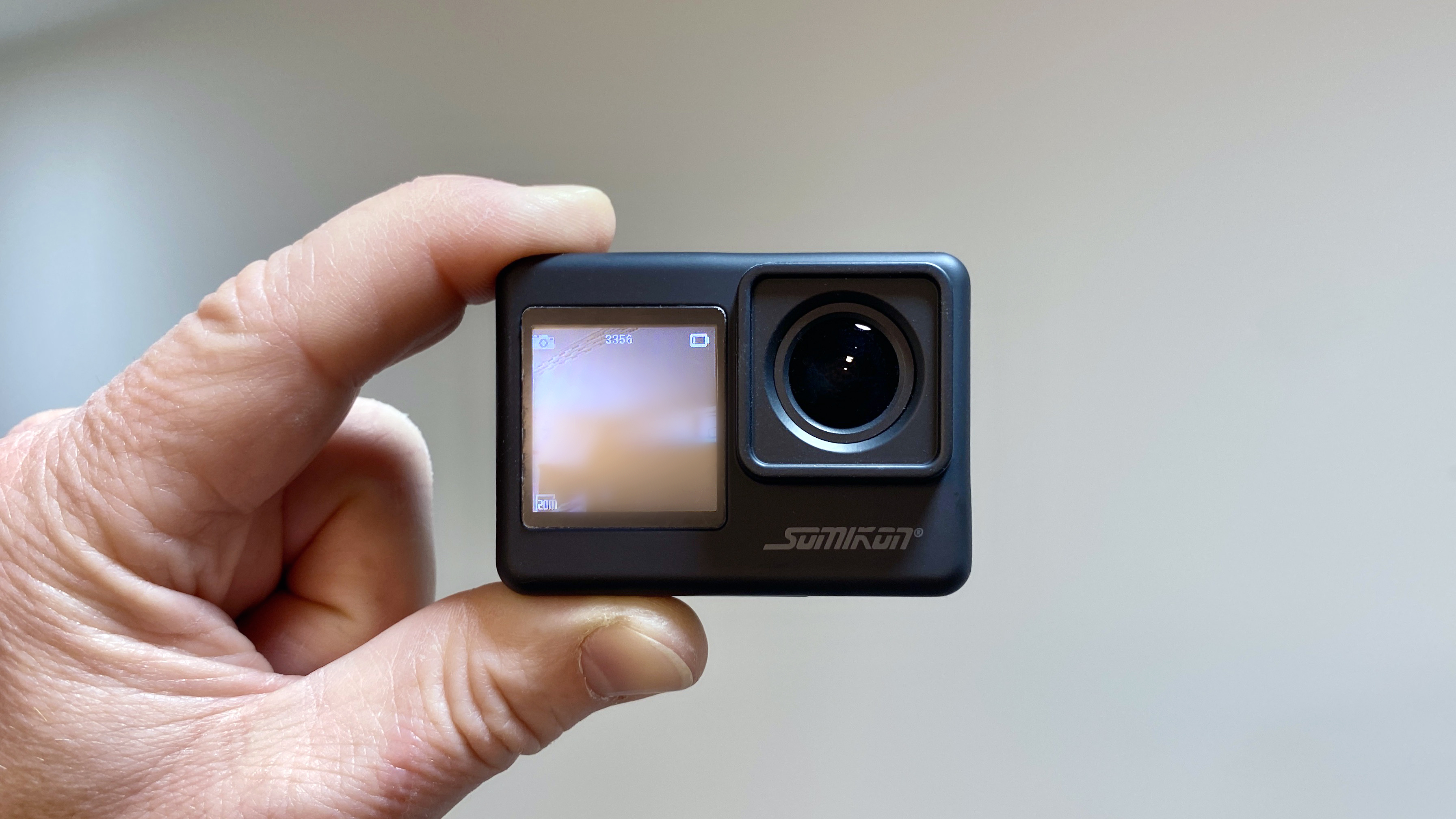 Die Somikon ZX-5437 zeigt im Test Vorteile gegenüber einer GoPro