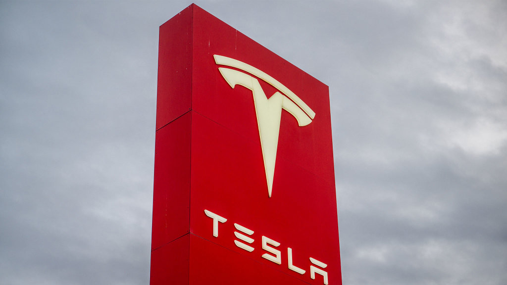 Super-Bowl-Werbespot schießt gegen Teslas Autopiloten