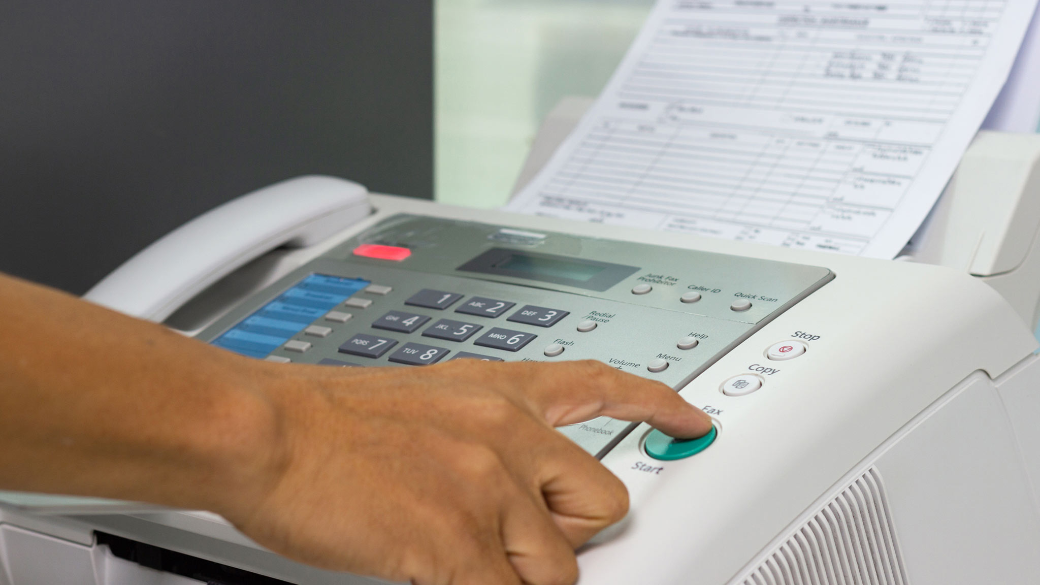 Warum Behörden an Tausenden Faxgeräten festhalten – und wer das wirklich will