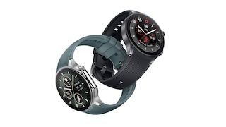 OnePlus Watch 2 in Schwarz und Blau vor einem weißen Hintergrund. Die Armbänder der Uhren sind ineinander verschlungen.