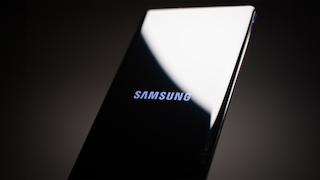 Samsung-Logo auf einem Smartphone