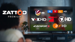 Zattoo Premium Schriftzug, im Hintergrund Fernseher mit Logos von TV-Sendern