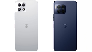 links ist die Rückseite des Telekom T Phone 2 zu sehen und rechts ist das Telekom T Phone 2 Pro von hinten zu sehen.