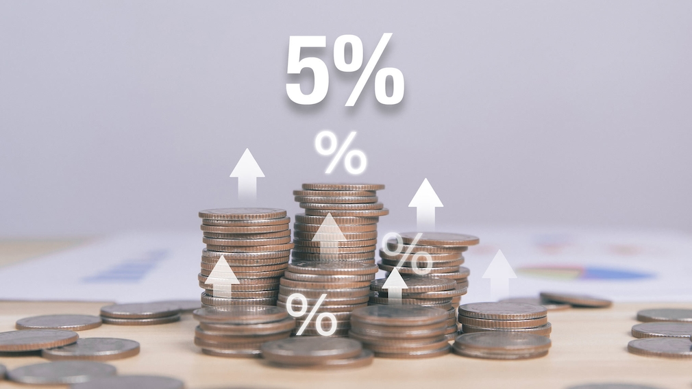 Münzen und die Aufschrift "5%"