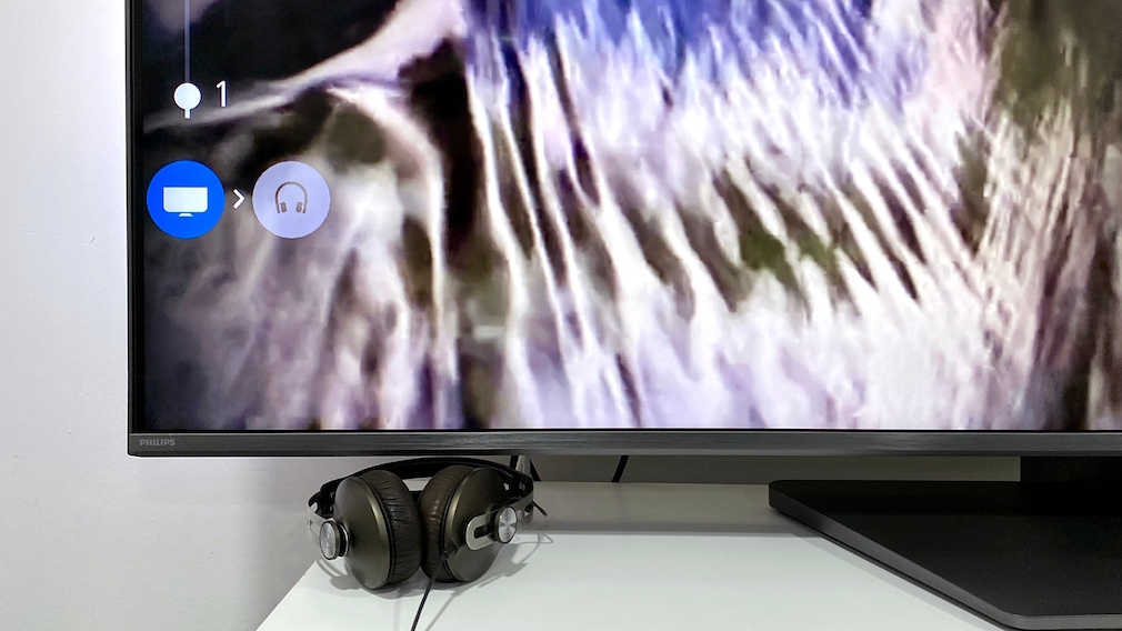 Der Philips The One PUS8909 punktet im Test als Ambilight-TV - COMPUTER ...