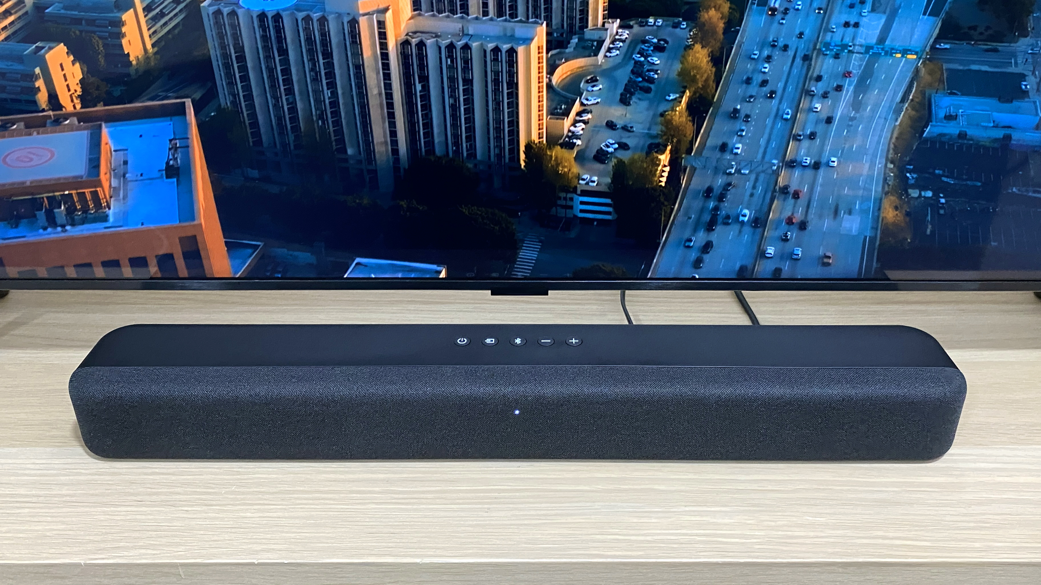 Die-Amazon-Fire-TV-Soundbar-macht-es-im-Test-kurz