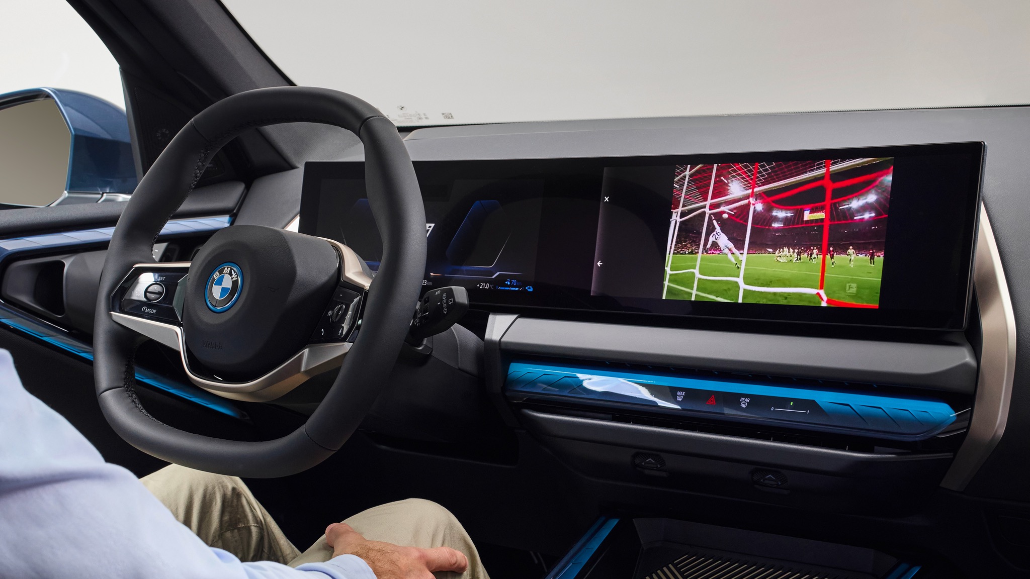 BMW-bertr-gt-Bundesliga-Spiele-live-ins-Auto