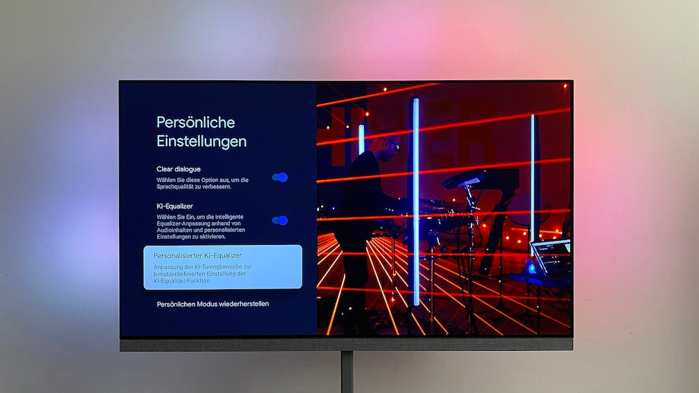 Beim Philips OLED959 feiert Ambilight plus seine TestPremiere COMPUTER BILD