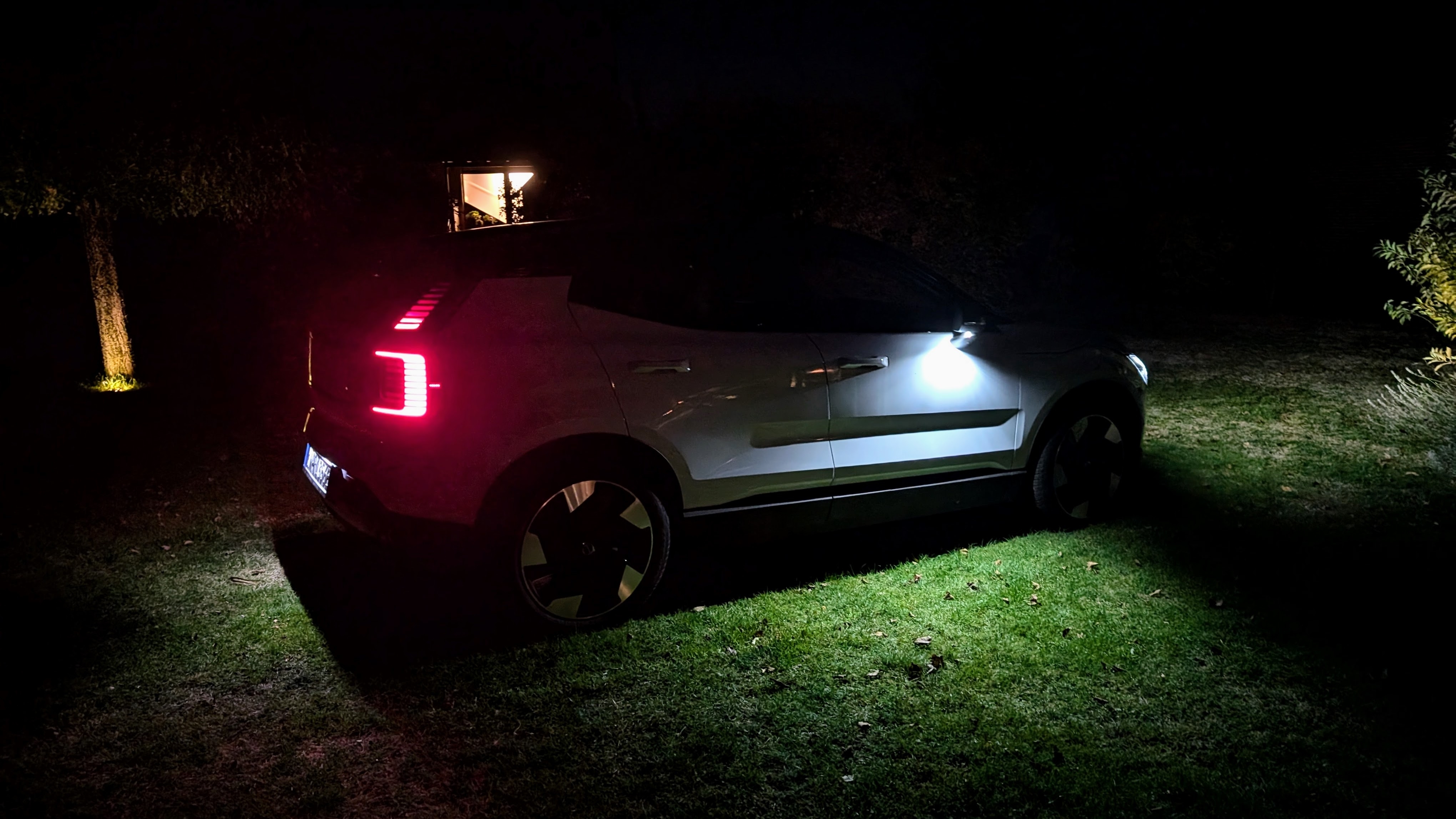 Licht-und-Schatten-im-Praxis-Test-des-Volvo-EX30