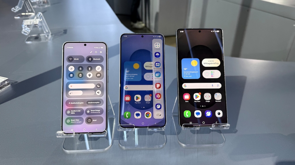 Alle Modelle der neuen S25-Serie nebeneinander: Galaxy S25 (6,2 Zoll), S25 Plus (6,7 Zoll), S25 Ultra (6,9 Zoll)