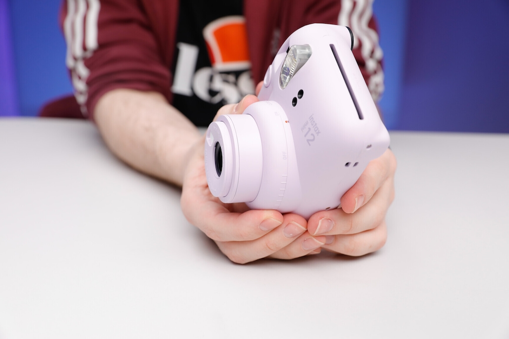 Fujifilm Instax Mini 12 im Test: Einfache Sofortbildkamera mit Kompaktformat und Retro-Charme