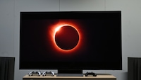 Sonnenfinsternis auf Samsung OLED TV-Bildschirm