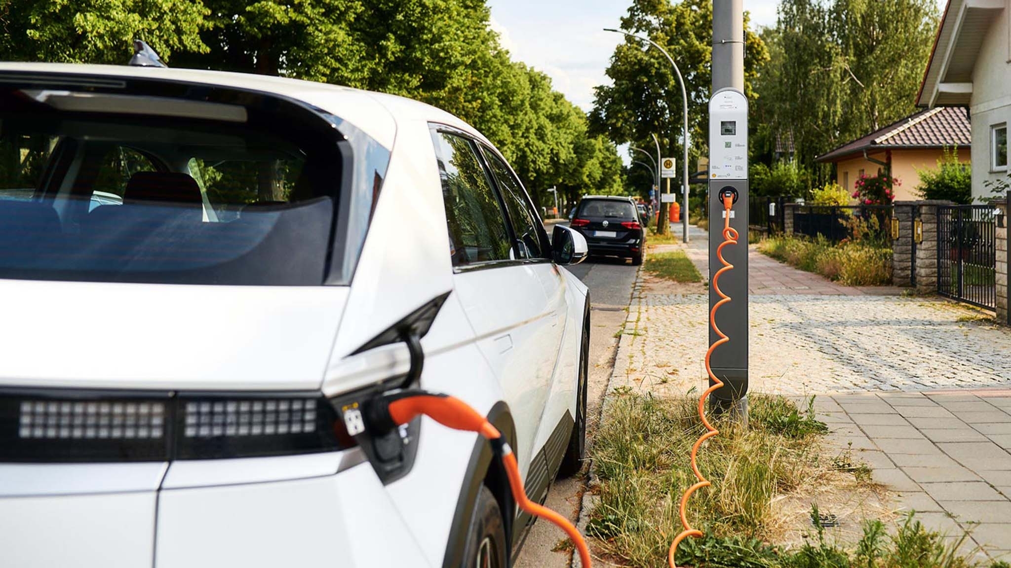 Berlin bekommt mehr E-Auto-Lader an der Straßenlaterne