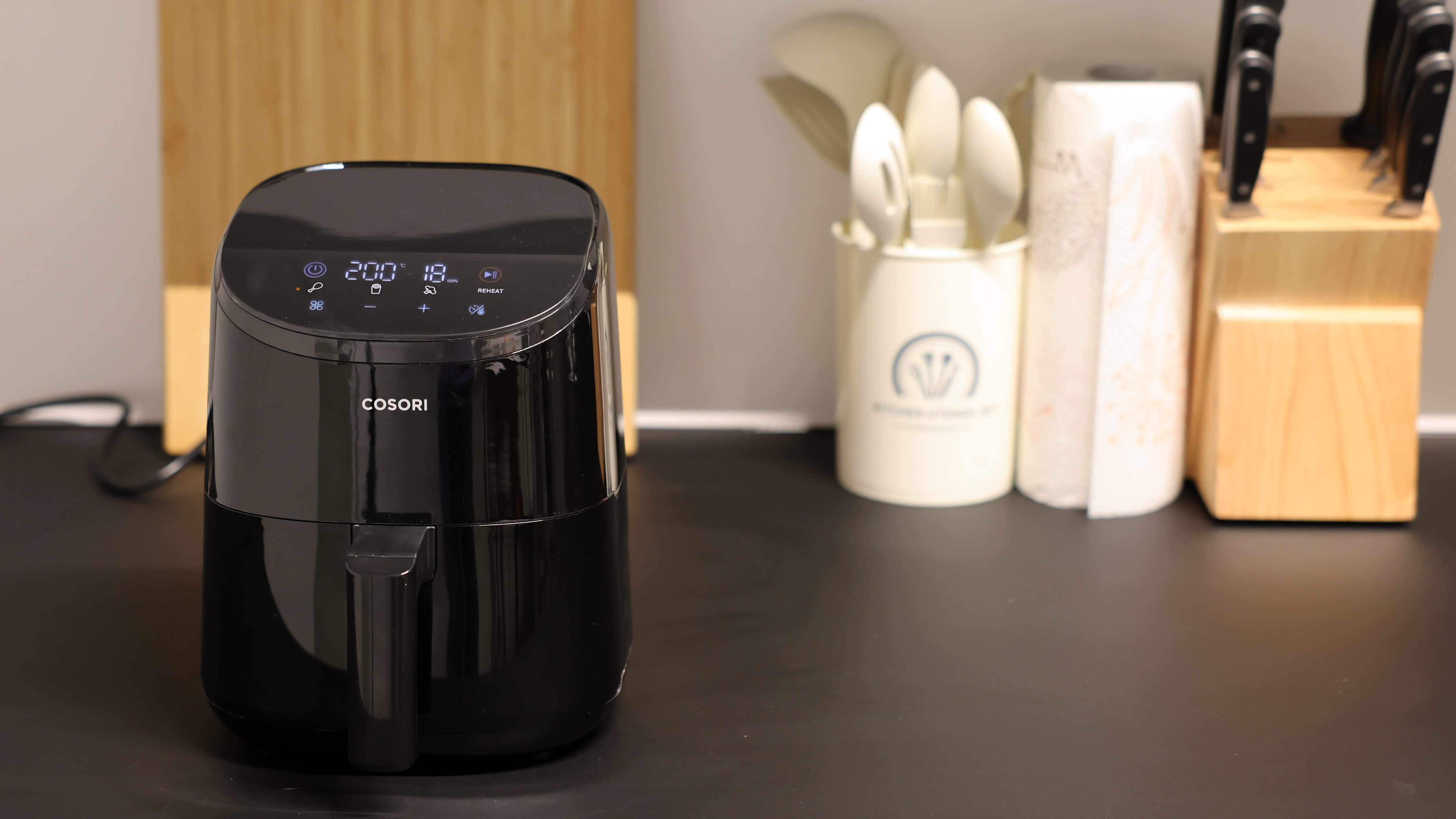 Cosori-Mini-im-Test-Kleiner-Airfryer-mit-gro-en-St-rken