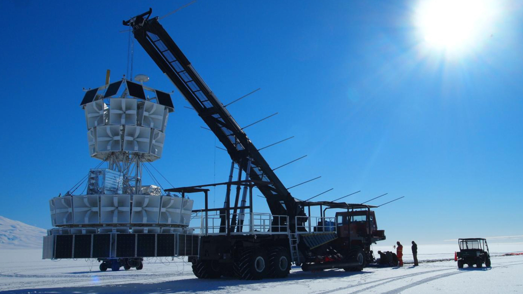 Detektor in der Antarktis fängt mysteriöse Signale auf